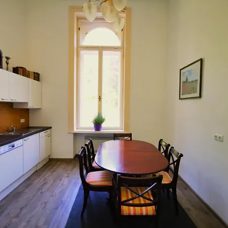 Herrnhof Apartment *